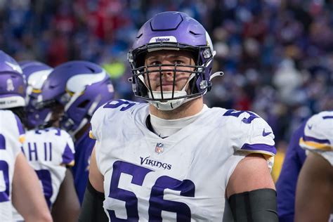 Vikings agree to re-sign Garrett Bradbury, restructure Kirk Cousins contract for cap room